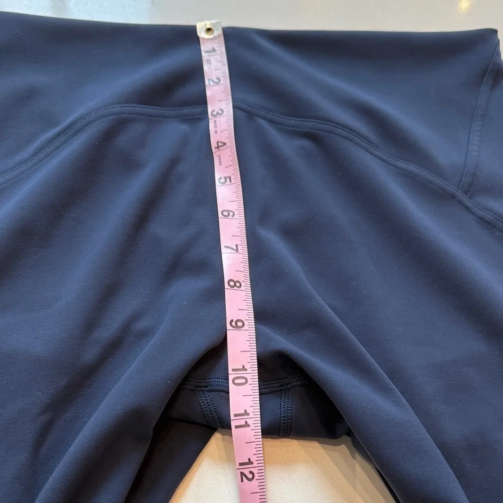 Lululemon Cropped Navy Leggings with Rare Pineapple Detail, EUC, Size 12